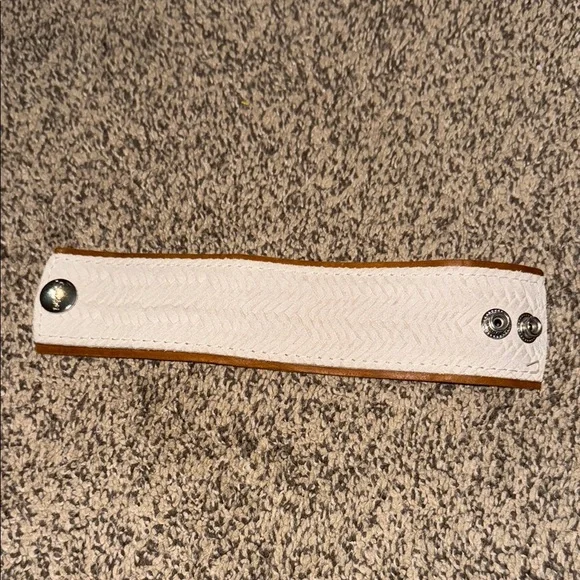 Spark*l White Leather Bracelet - Picture 1 of 2